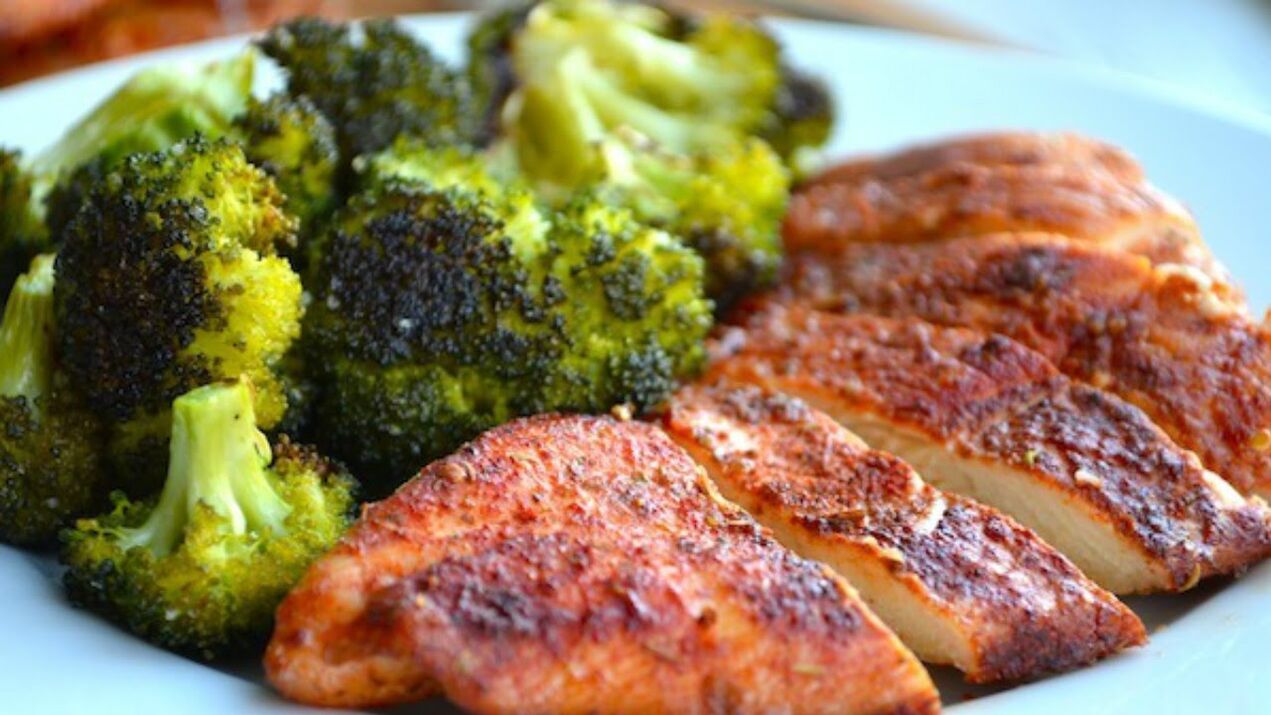 petto di pollo con broccoli per una dieta a 6 petali
