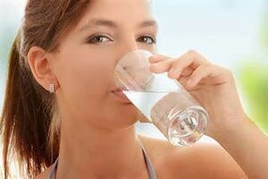 bere acqua in una dieta per pigri